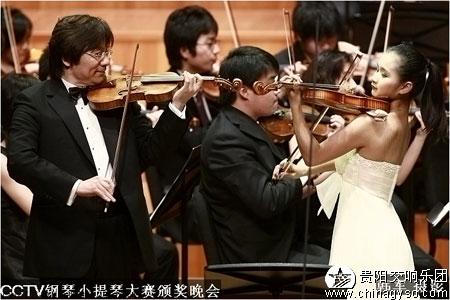 殷欧卡琳,1995年出生于贵州省贵阳市的一个音乐世家.